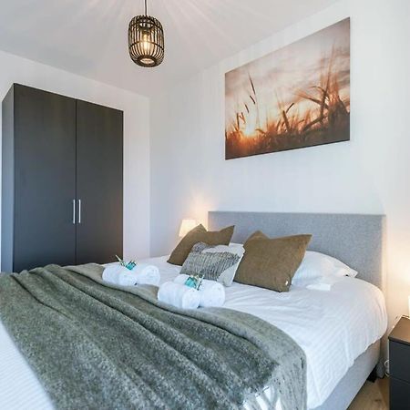 Huswell - Bright Apartment With Seaview Bredene Bagian luar foto
