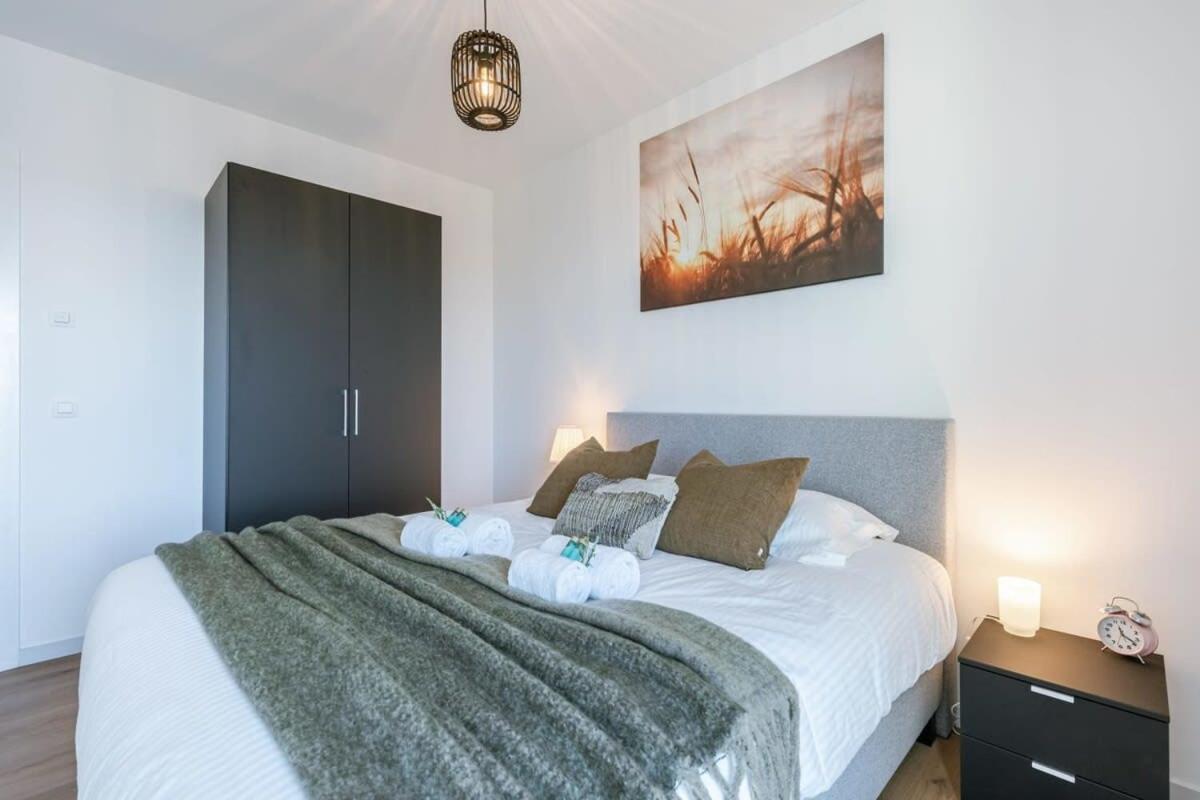 Huswell - Bright Apartment With Seaview Bredene Bagian luar foto