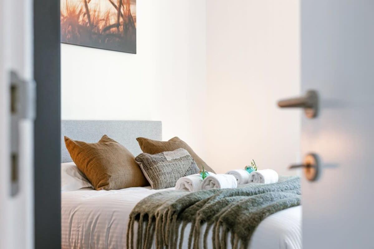 Huswell - Bright Apartment With Seaview Bredene Bagian luar foto