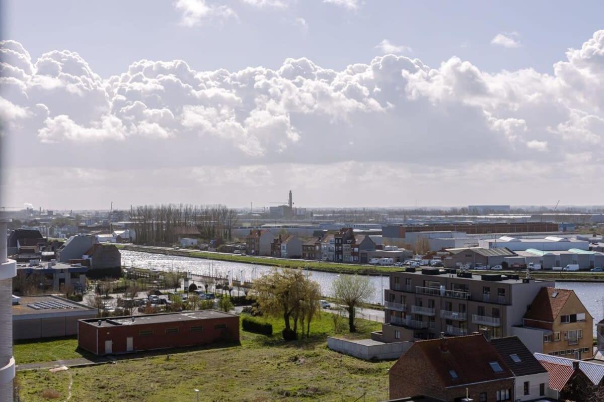 Huswell - Bright Apartment With Seaview Bredene Bagian luar foto