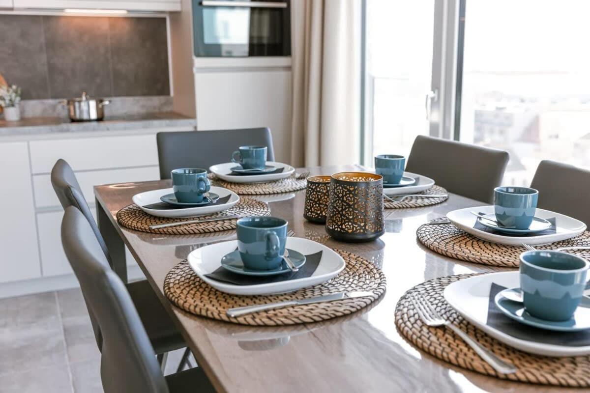 Huswell - Bright Apartment With Seaview Bredene Bagian luar foto