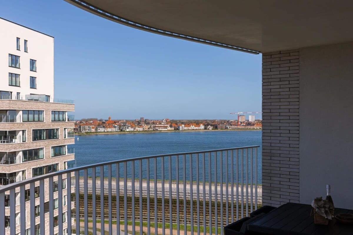 Huswell - Bright Apartment With Seaview Bredene Bagian luar foto
